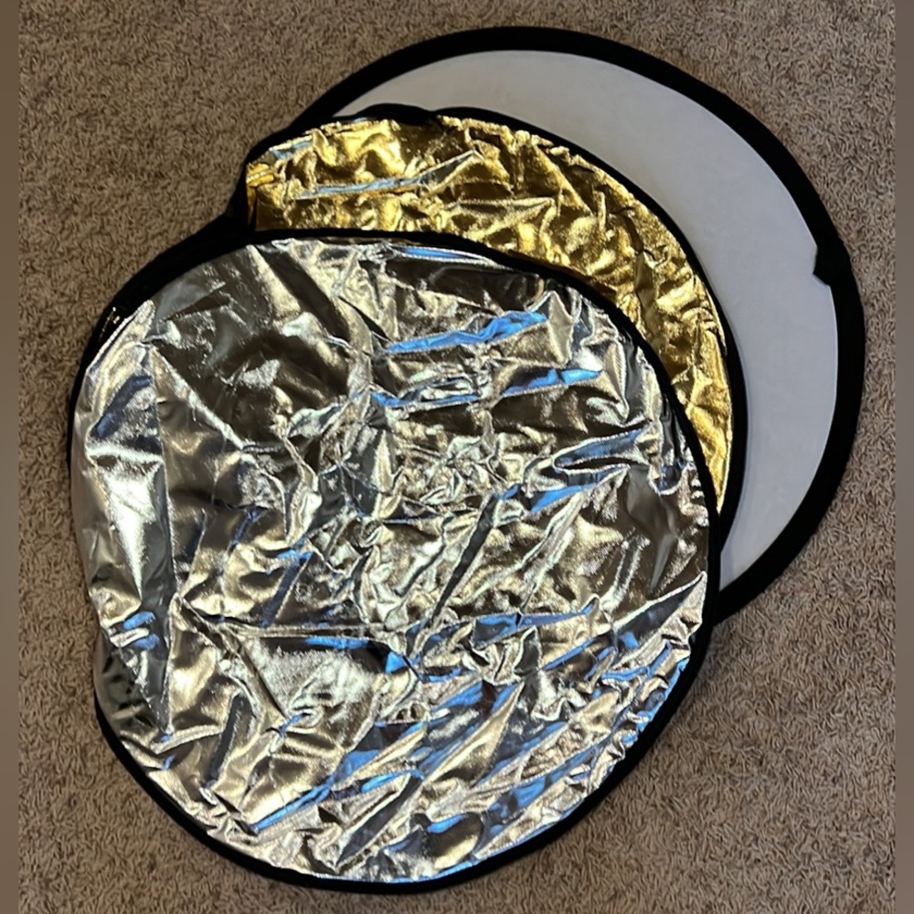 Photography Reflector (24inch)
Translucent, Silver, Gold, White and Black